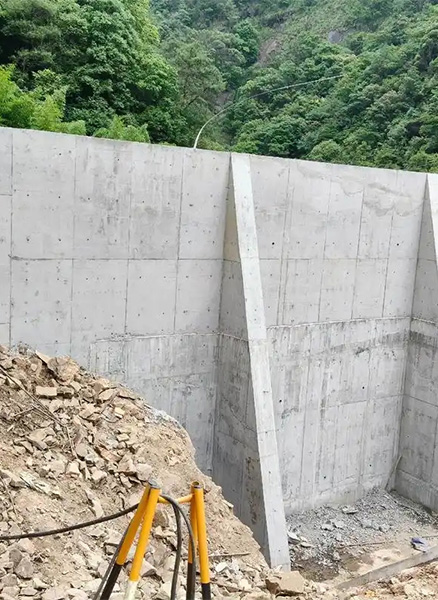 六安重力式挡土墙